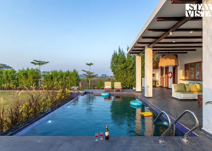 Stayvista At Lotus By The Lake With Pool, Bbq & Lawn Indore